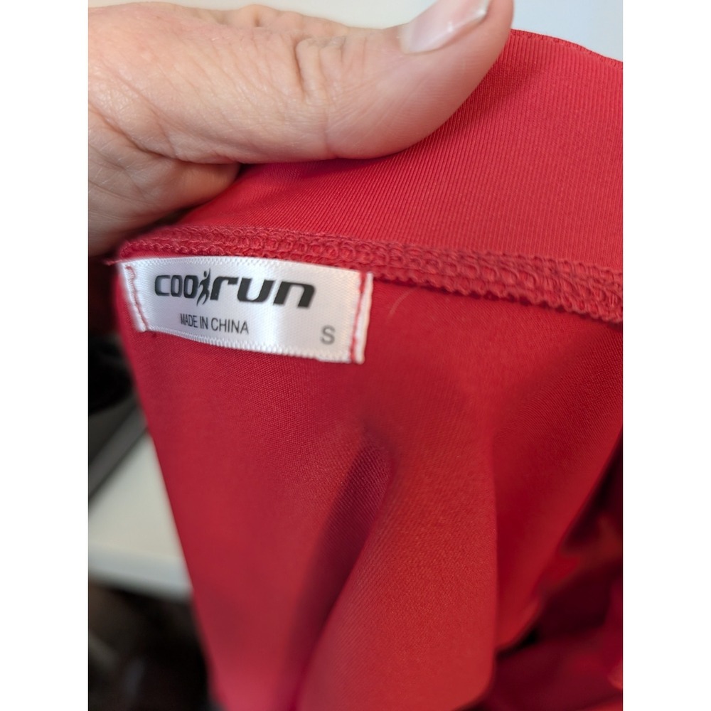 Cool Run Women's Red Front Zip Jacket With Thumb Holes Size Small - Picture 9 of 9